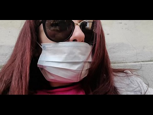 ❤️ Nicoletta报复她的邻居,在他的车库里撒尿(特别Covid19意大利检疫局) Porno❌️❤