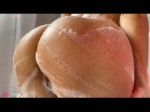❤️ 布鲁内特在淋浴时用振动器自慰阴部达到强烈的高潮 Porno❌️❤
